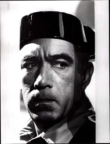 29 Pressefoto Anthony Quinn, Portraits und Filmszenen