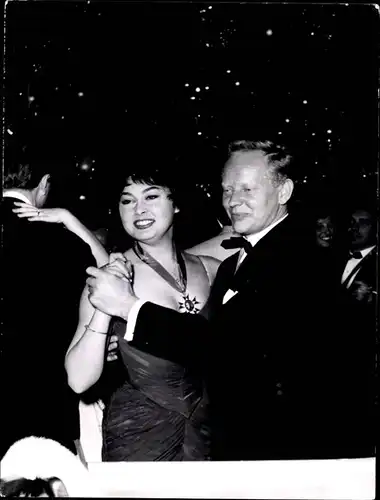 43 Pressefotos Elma Karlowa, Portraits und Filmszenen