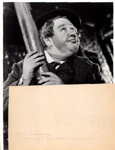 34 Pressefotos Charles Laughton, Portraits und Filmszenen