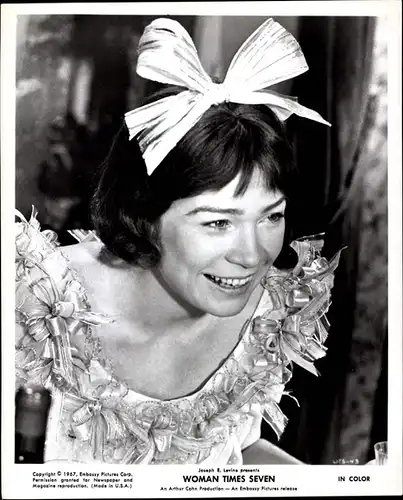 35 Pressefotos Shirley MacLaine, Portraits, Filmszenen und Auftritt