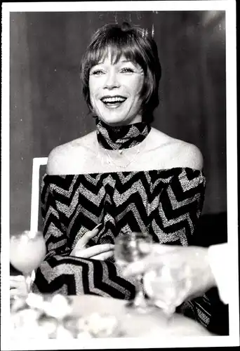 35 Pressefotos Shirley MacLaine, Portraits, Filmszenen und Auftritt