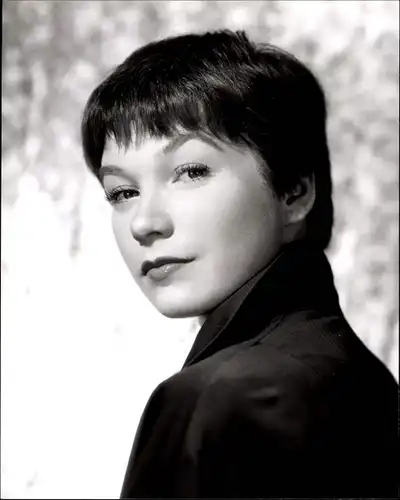 35 Pressefotos Shirley MacLaine, Portraits, Filmszenen und Auftritt