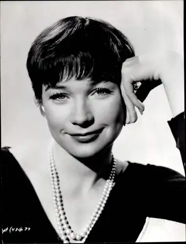 35 Pressefotos Shirley MacLaine, Portraits, Filmszenen und Auftritt