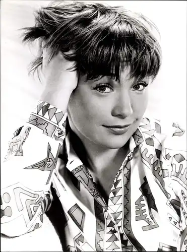 35 Pressefotos Shirley MacLaine, Portraits, Filmszenen und Auftritt