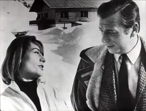 40 Pressefotos Yves Montand, Portraits, Filmszenen und Auftritt