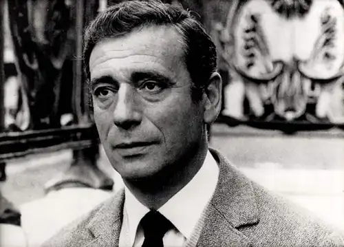 40 Pressefotos Yves Montand, Portraits, Filmszenen und Auftritt