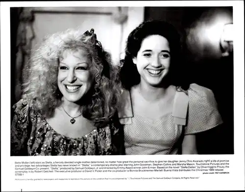 38 Pressefotos Bette Midler, Portraits, Filmszenen und Auftritt