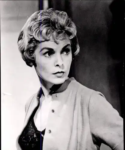 32 Pressefotos Janet Leigh, Portraits und Filmszenen