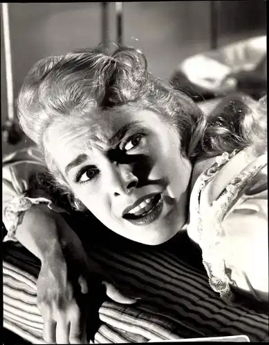 32 Pressefotos Janet Leigh, Portraits und Filmszenen