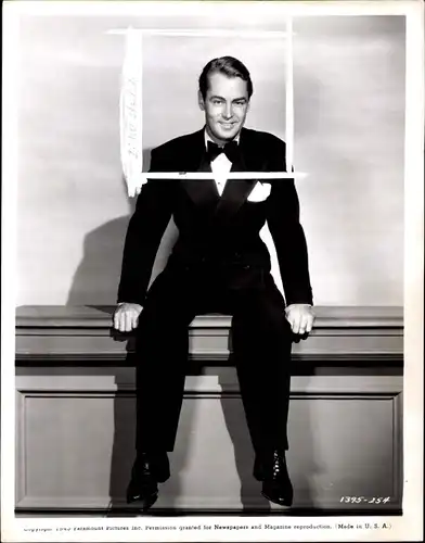 24 Pressefotos Alan Ladd, Portraits und Filmszenen