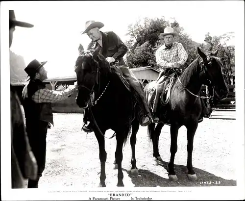 24 Pressefotos Alan Ladd, Portraits und Filmszenen