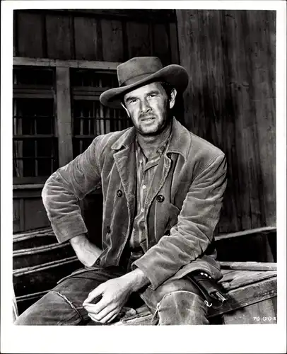 24 Pressefotos Sterling Hayden, Portraits und Filmszenen