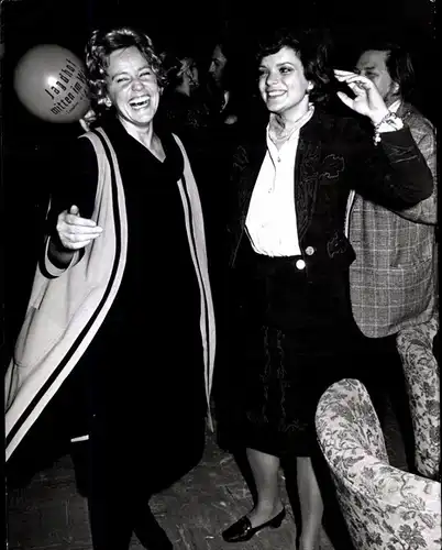 79 Pressefotos Uschi Glas, Portraits und Filmszenen