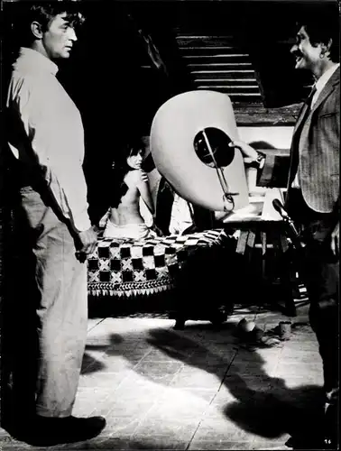 40 Pressefotos Robert Mitchum, Portraits und Filmszenen