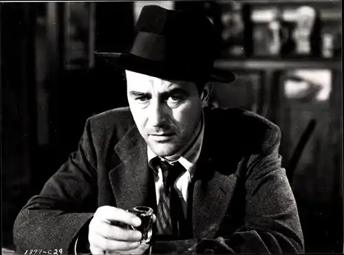 27 Pressefotos Ray Milland, Portraits und Filmszenen