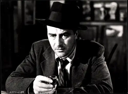 27 Pressefotos Ray Milland, Portraits und Filmszenen