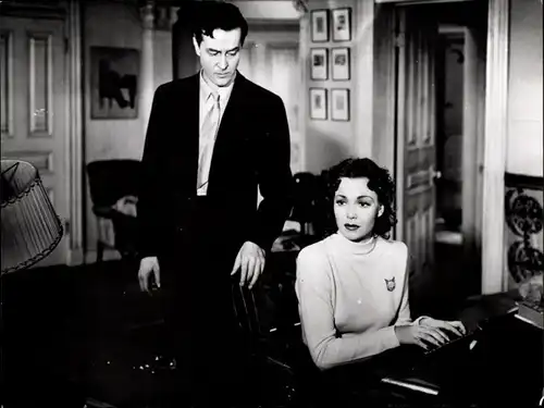 27 Pressefotos Ray Milland, Portraits und Filmszenen