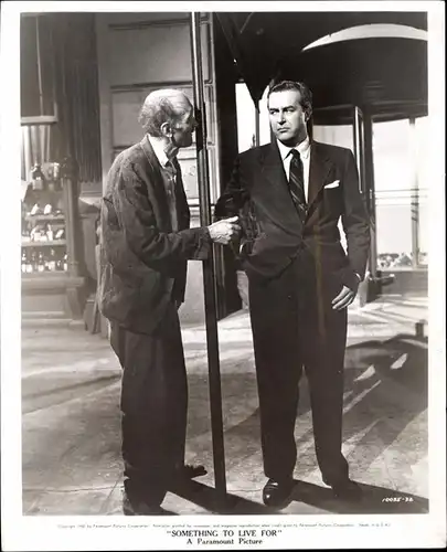 27 Pressefotos Ray Milland, Portraits und Filmszenen