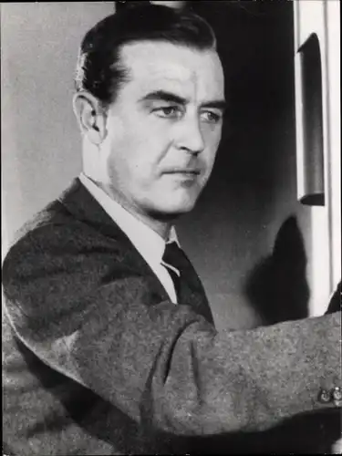 27 Pressefotos Ray Milland, Portraits und Filmszenen