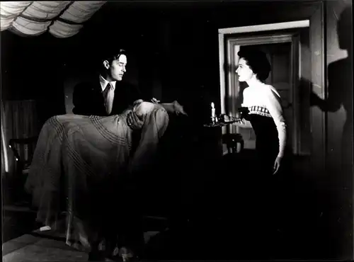 27 Pressefotos Ray Milland, Portraits und Filmszenen