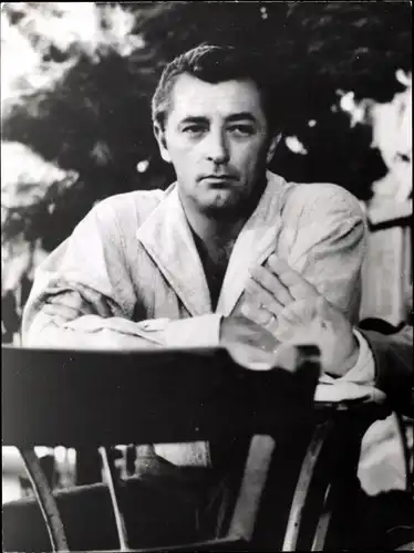 41 Pressefotos Robert Mitchum, Portraits und Filmszenen