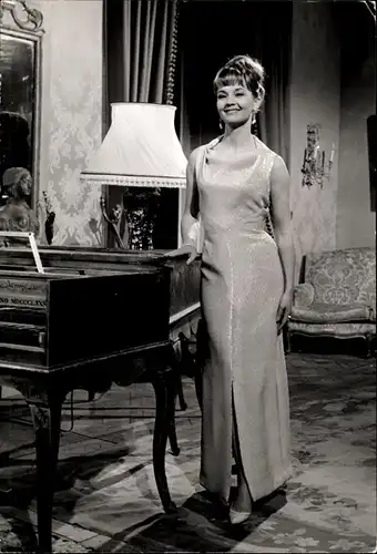 103 Pressefotos Liselotte Pulver, Portraits und Filmszenen