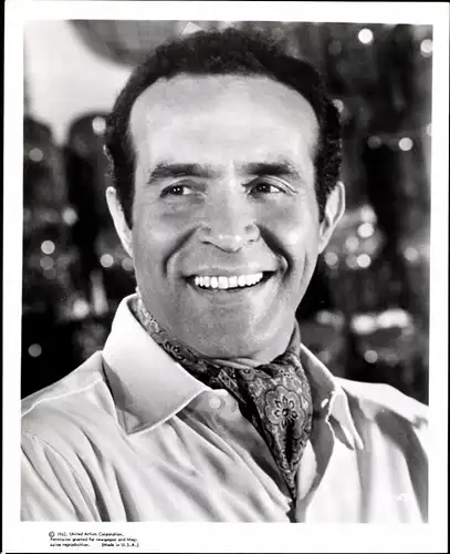 29 Pressefotos Ricardo Montalbán, Portraits und Filmszenen