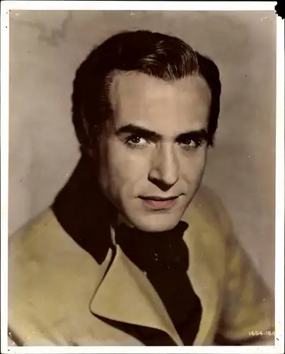 29 Pressefotos Ricardo Montalbán, Portraits und Filmszenen