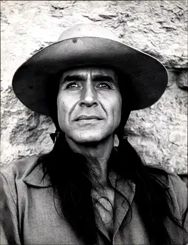 29 Pressefotos Ricardo Montalbán, Portraits und Filmszenen