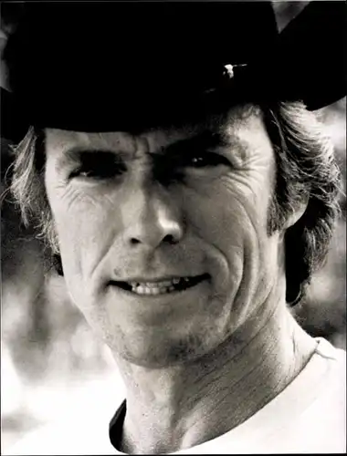 48 Pressefotos Clint Eastwood, Portraits und Filmszenen