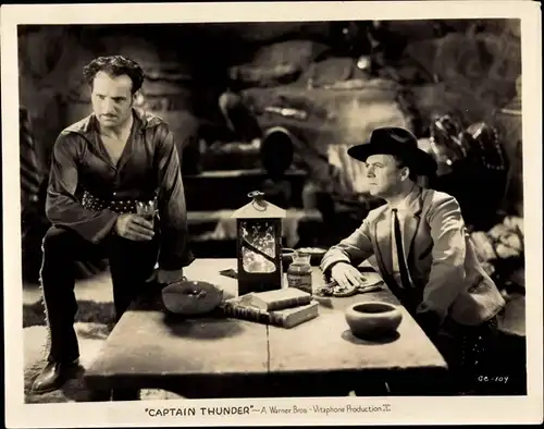 38 Pressefotos Douglas Fairbanks senior und junior, Portraits und Filmszenen