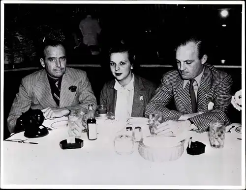 38 Pressefotos Douglas Fairbanks senior und junior, Portraits und Filmszenen