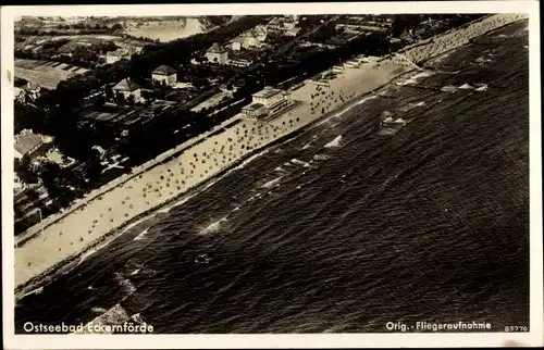 Ak Eckernförde in Schleswig Holstein, Fliegeraufnahme vom Ostseebad