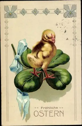 Ak Glückwunsch Ostern, Küken auf einem Kleeblatt