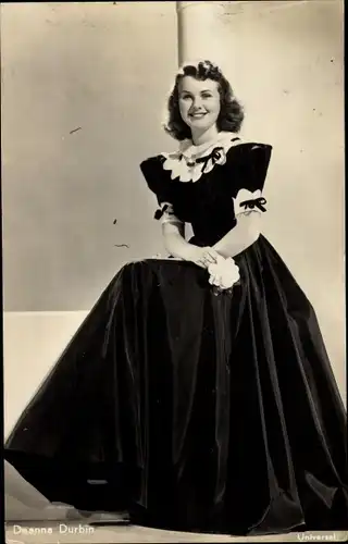 Ak Schauspielerin Deanna Durbin, Portrait, Kleid