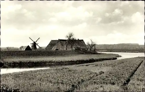 Ak Itzehoe in Holstein, Bauernhof in der Marsch, Windmühle