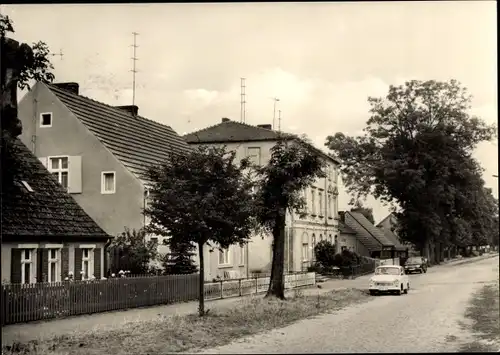 Ak Bredereiche Fürstenberg an der Havel, Dorfstraße, Straßenpartie, Wohnhäuser