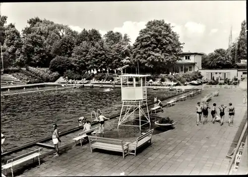 Ak Altenburg in Thüringen, Freibad Süd, Badegäste