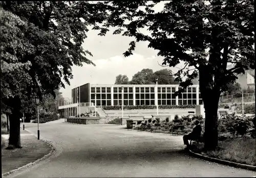 Ak Altenburg in Thüringen, Volksschwimmhalle, Straßenpartie