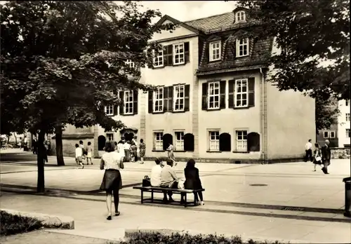 Ak Weimar in Thüringen, Schillerhaus, Passanten