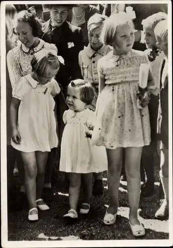 Ak Soestdijk Utrecht, Prinzessin Beatrix der Niederlande, Irene, Margriet, 1945