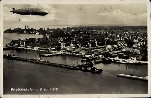 Ak Friedrichshafen am Bodensee, Zeppelin überfliegt die Stadt