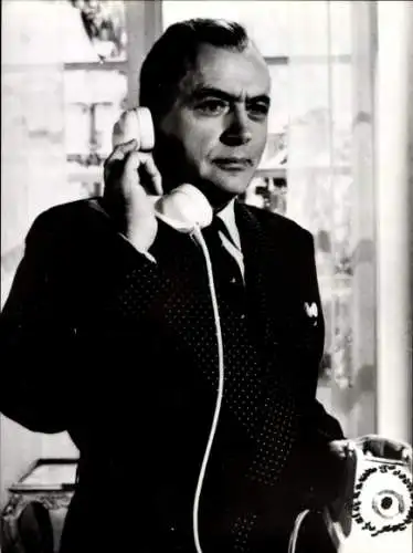 Foto Schauspieler Charles Boyer, Portrait, Telefon, Pressefoto
