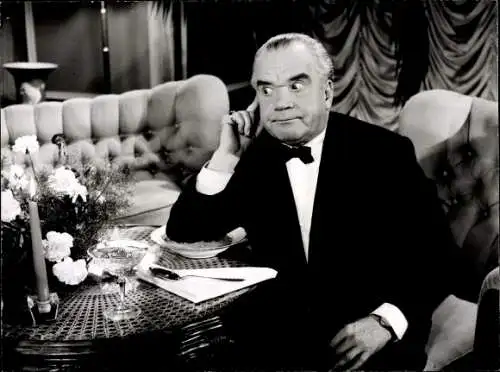 Foto Schauspieler Rudolf Carl, Filmszene Der Page vom Palasthotel, Pressefoto