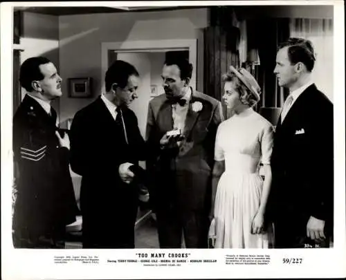 Foto Schauspieler Terry Thomas, George Cole, Brenda de Banzie, Filmszene Too Many Crooks, Pressefoto