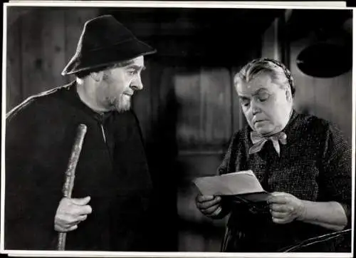 Foto Filmszene Der Herrgottschnitzer von Ammergau, D 1952, Harald Reinl, I. Cornelius, E. Auer