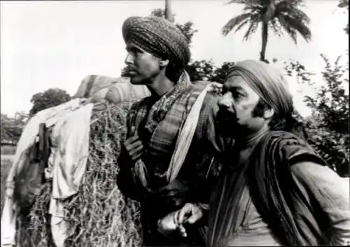 Foto Schauspieler Die Täuscher GB/Indien 1988, Pierce Brosnan, Saeed Jaffrey