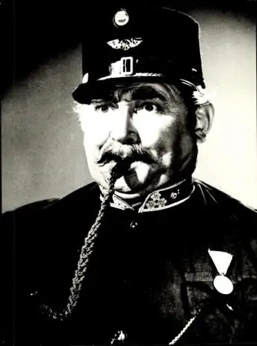 Foto Schauspieler Gustav Knuth, Stationsvorsteher, Pressefoto