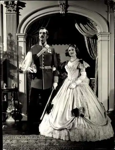 Pressefoto Filmszene, Elizabeth of Ladymead, Anna Neagle