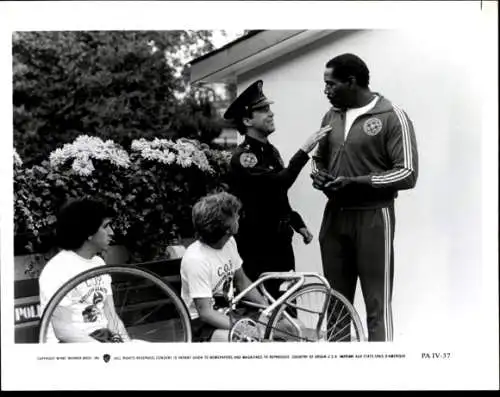 Foto Filmszene "Police Academy", USA 1984, Szene mit Steve Guttenberg und Bubba Smith